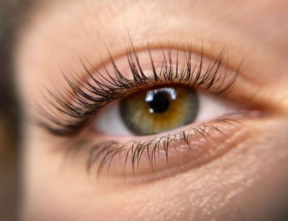 خدمات لیفت مژه و ابرو